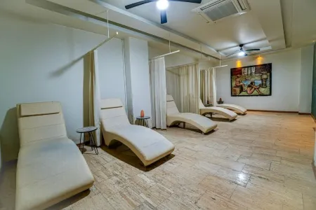 Riada Hotel Отели рядом с достопримечательностью «Ebk Cami»