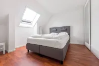 Penthouse by Brosundet, Free Parking Space Hotels in Skjong