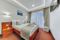 Hotel BH Hotels near Underwater Tunnel In The Rocks