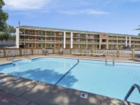 White Wing Lodge Hotels in Stone County