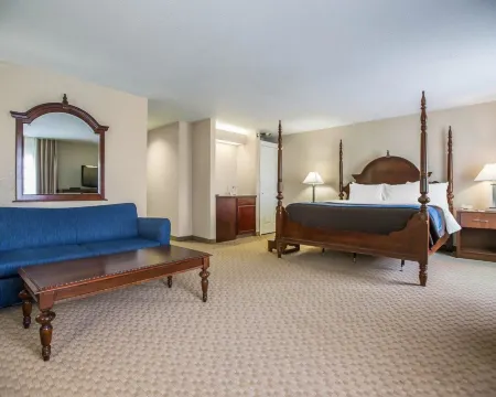 Quality Inn & Suites Dixon Near I-88