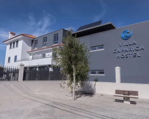 Villa Caparica Hostel فنادق في ألمادا