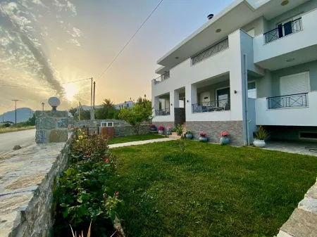 Eirini & Manolis Apartments Отели в г. Agios Vasileios