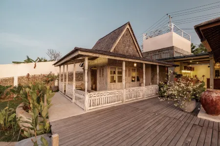 Dolce Vita Nusa Penida Отели рядом с достопримечательностью «Giri Putri Cave»