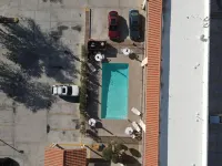 Sway Hotel - Motels