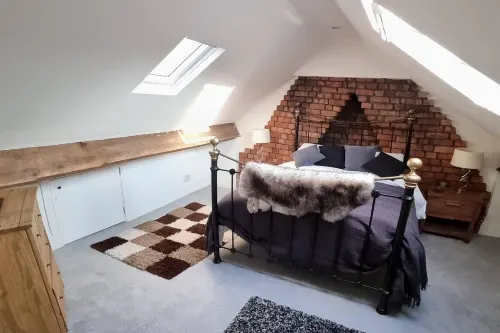 Modern 4-Bedroom Townhouse with Private Garden Hôtels à : Abertillery