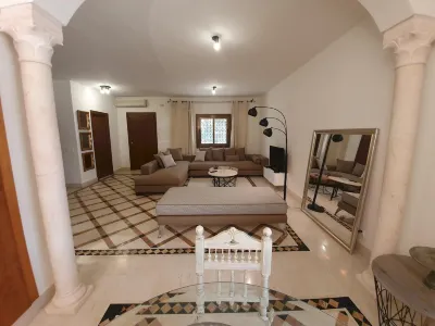 Golden Tulip Apt Spacieux Avec Deux Terrasses Hotels in 