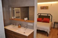 Chambres d'hôtes Sous l'Olivier Hotel di Saint-Clement-De-Riviere