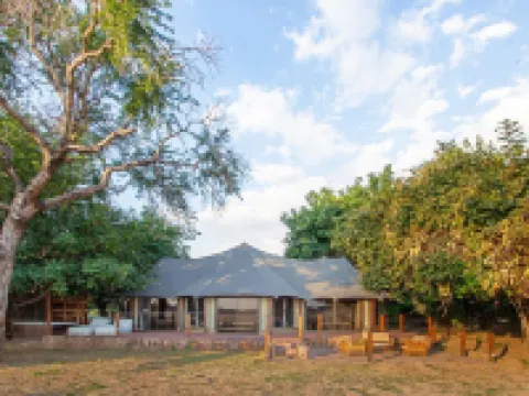 Mopani Safari Lodge Hotels in Mambwe
