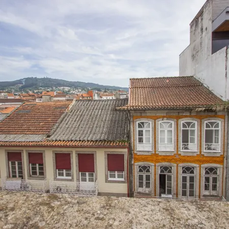 Dom José Alojamentos by Guestify Отели рядом с достопримечательностью «Замок Гимарайнш»