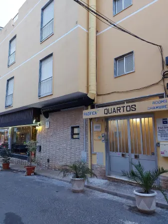 Guest House Pacifica Отели рядом с достопримечательностью «Praia da Quarteira»