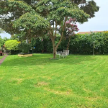 Guesthouse with Green Garden and Pool - 2102