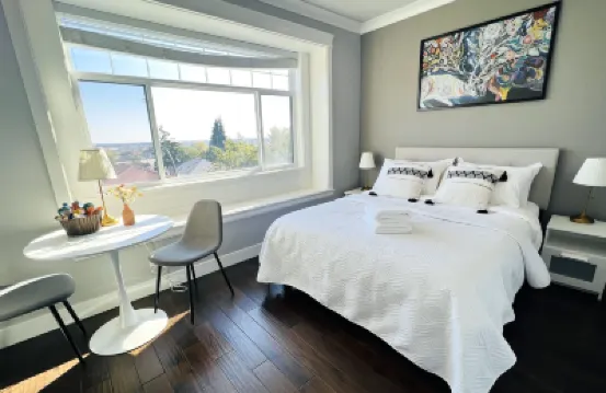 Jennifer's House Hotels near Vancouver South