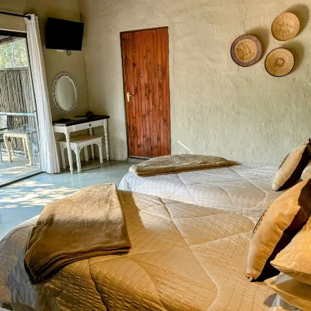 Leadwood Tree Safari Lodge