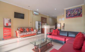 RedDoorz Plus Near Syamsudin Noor Airport 3