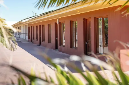 BIG4 Stuart Range Outback Resort Отели рядом с достопримечательностью «Spaceship from Pitch Black»