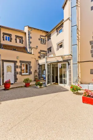 Logis Hotel Restaurant de la Poste Отели в г. Понтжибо