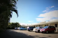 Pacific Palms Motor Inn - parking