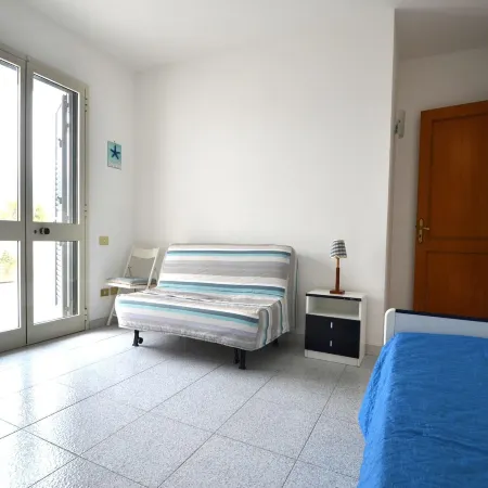 Charming Holiday Home Near the Beach with A Terrace, Pets