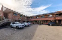Ascot Budget Inn & Residences - Motel