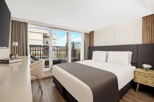 納迪尼桑塔希公寓