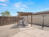 Fresno Home - Pool - 4:2 - Near Fig Garden Loop! Hotels near Target