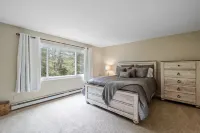 • Hiker's Haven • Weekly & Monthly stays • Pool & Trails Hotels in Thornton