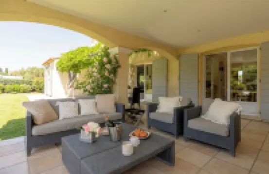 Splendid Provencal Villa with Air-Conditoning, Heated Pool and Outside kitchen
