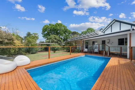 East Toowoomba  Residence - 4 Beds - Sleeps 6 Отели рядом с достопримечательностью «Cobb & Co Museum»