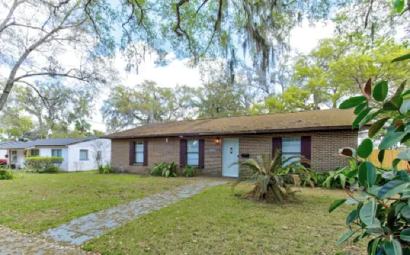 Happy Palette Home: Close to downtown+the lake! Fenced yard with outdoor dining