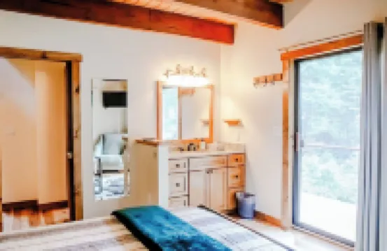 Cozy mountain retreat minutes from Downtown Ouray!