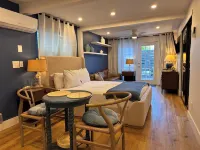 SIESTA KEY, BLUE ROMANTIC DREAM! 100 FEET TO THE  BEACH! Hotels near Crescent Beach