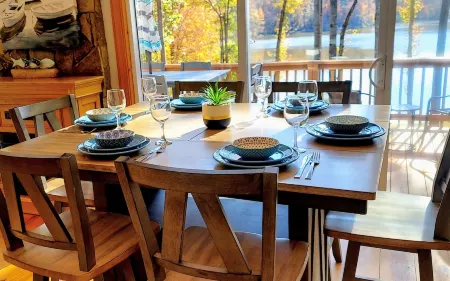 "Cottage On The Cove"  Private Lakefront Paradise with Paddleboards & Kayaks