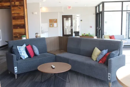 Hot Tub and Fitness Center Access - Bright Spacious Haven