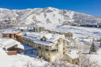 Mountain View and Outdoor Hot Tubs - Cozy Ski Retreat