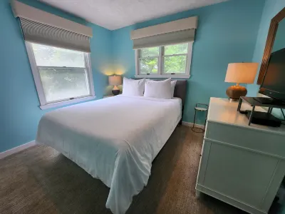 Spectacular Beach Views and Cozy Amenities - Charming Coastal Haven