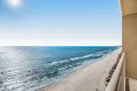 Tropical, waterfront oasis with furnished balcony, pools, & beach access Hotels in Lower Grand Lagoon