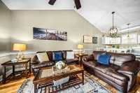 Spacious Condo with Golf Course and Pond Views - Charming Retreat Hotels in Horry County