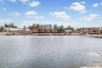 Fabulous Riverstone Retreat