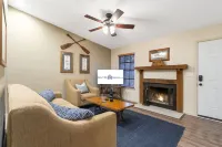 Charming Lakefront Escape with Cozy Fireplace - Serene Ozarks Haven Hotels in Pine B Township