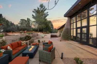 Epic Red Rock Views and Cozy Firepits - Stunning Sanctuary
