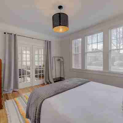 Spacious Living Area and Full Kitchen - Charming Vintage Escape Rooms