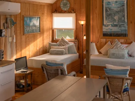 Expansive Marsh Views and Rustic Charm - Enchanting Cottage Retreat Отели в г. Окракок