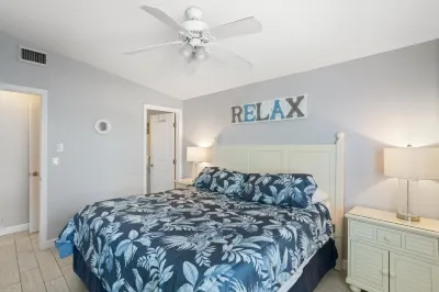 Heated Swimming Pool, Shuffleboard and BBQ Facilities - Bright Spacious Retreat