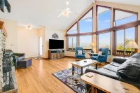 Breathtaking Mountain Views and Cozy Fire Pit - Stunning Getaway