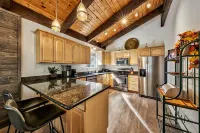 Mountain Escape with Stunning Views - Charming Family Haven