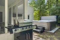 Tranquil Haven with Jacuzzi and Firepit - Charming Retreat