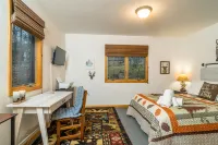 Charming Getaway with Wrap-Around Decks - Cozy Retreat in Nature