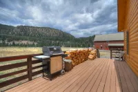 Outdoor Fire Pit and Cozy Fireplace - Charming Mountain Haven