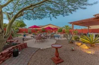 Mountain Views and Resort Amenities - Stunning Oasis Retreat